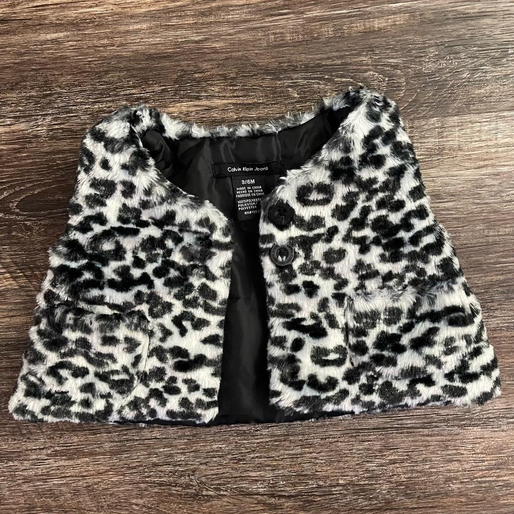 Snow leopard vest with tiny pockets!!